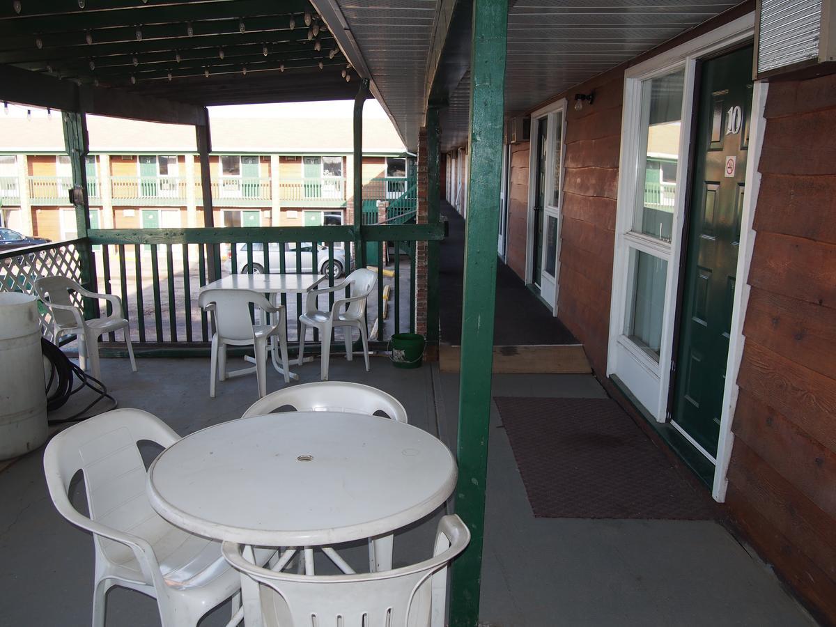 Airways Motel Cold Lake ภายนอก รูปภาพ